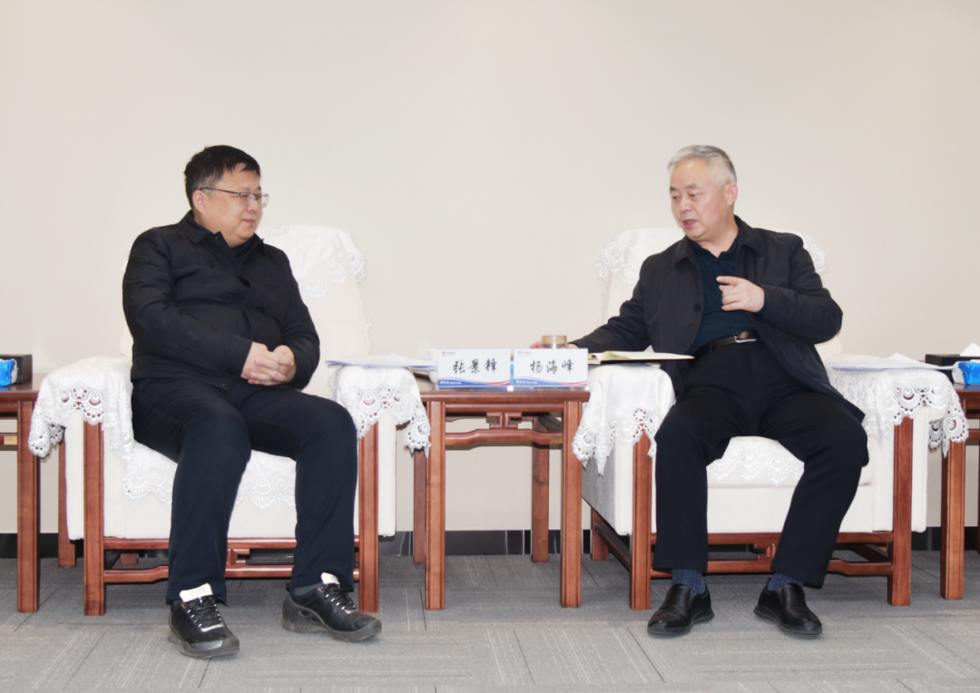楊海峰與韓城市委常委、常務(wù)副市長張景鋒會談