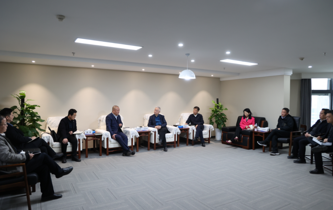 寶雞育才集團黨委書記、董事長史軍輝一行到陜鋼集團座談交流