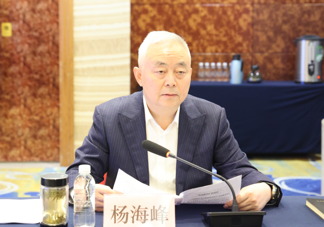 楊冠軍：要堅(jiān)持結(jié)構(gòu)優(yōu)化調(diào)整，立足我省現(xiàn)狀、前瞻布局未來(lái)——省鋼鐵深加工產(chǎn)業(yè)鏈調(diào)研座談會(huì)在陜鋼集團(tuán)召開(kāi)