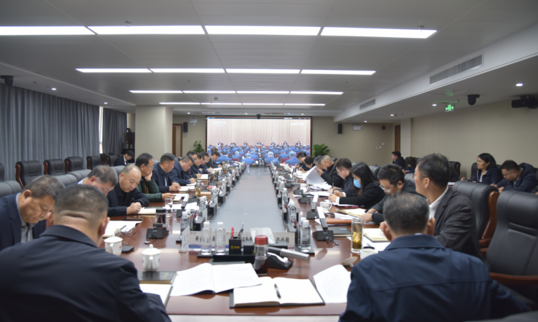 陜鋼集團(tuán)黨委理論學(xué)習(xí)中心組學(xué)習(xí)中央經(jīng)濟(jì)工作會(huì)議精神、陜西省委十四屆五次全會(huì)暨省委經(jīng)濟(jì)工作會(huì)議精神