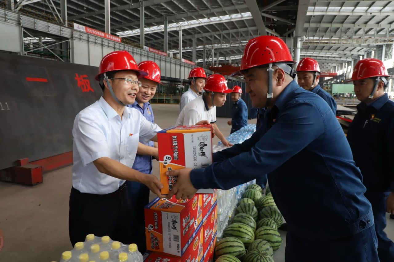 雷達(dá)到漢鋼公司開(kāi)展調(diào)研座談并深入一線慰問(wèn)送清涼