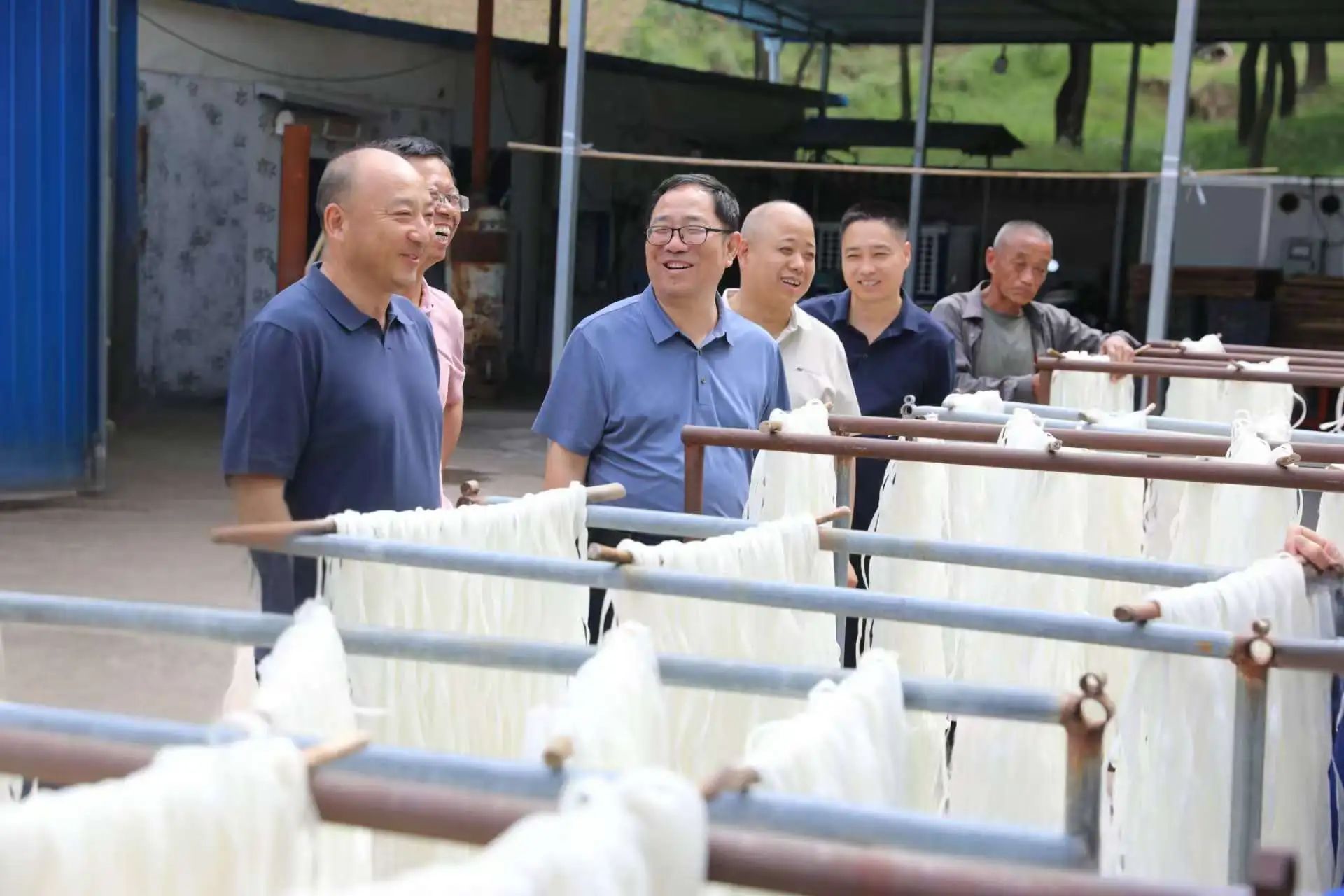 武軍強(qiáng)到西直溝村開展助力鄉(xiāng)村振興工作調(diào)研