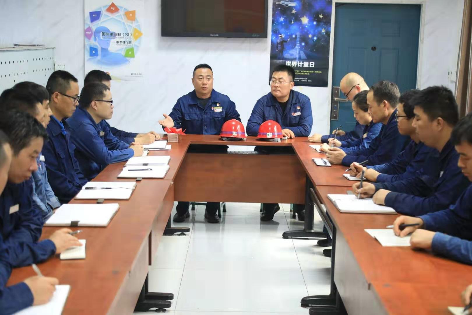 大膽摸索創(chuàng)新實(shí)踐，讓人才梯隊(duì)建設(shè)擲地有聲——龍鋼公司煉鐵廠五支人才隊(duì)伍建設(shè)管理工作側(cè)記
